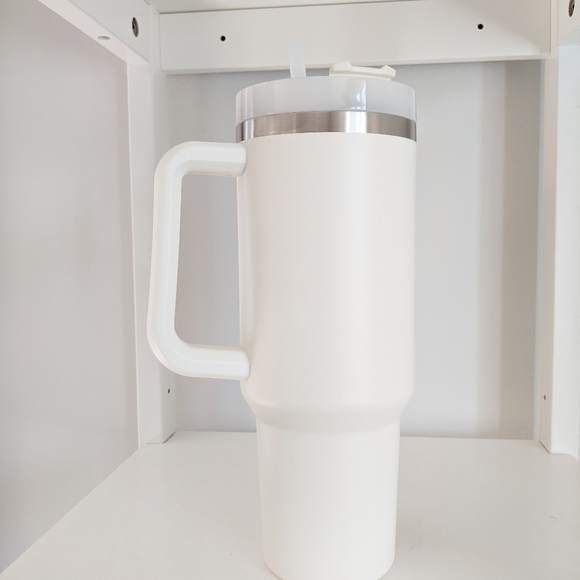 Stanley Cream Adventure Quencher Tumbler 40oz - Picture 3 of 4